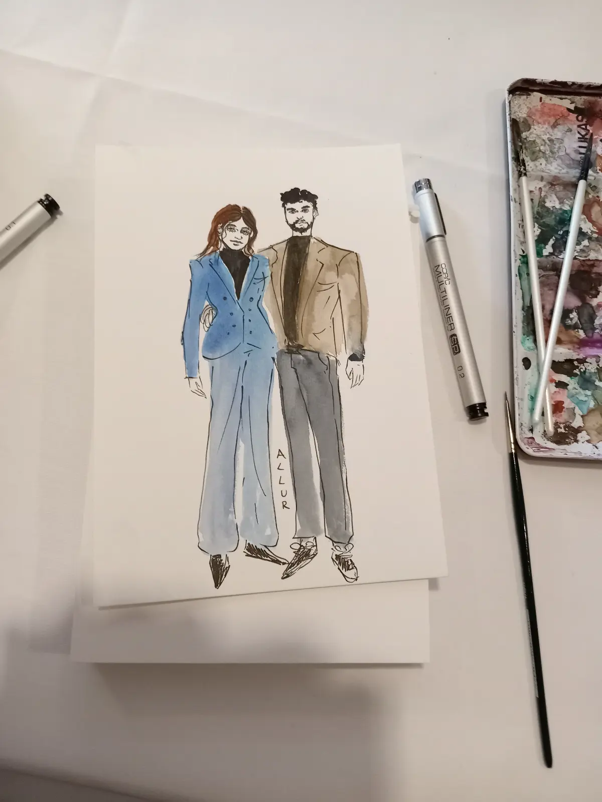 Elegante Live-Aquarell-Zeichnung von Paar im schicken Dress auf Hochzeit